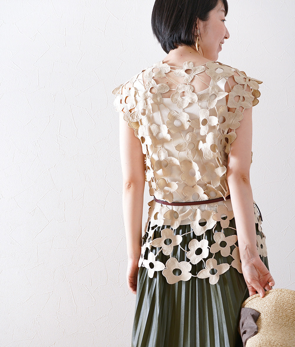 Race vest with a row of flowers