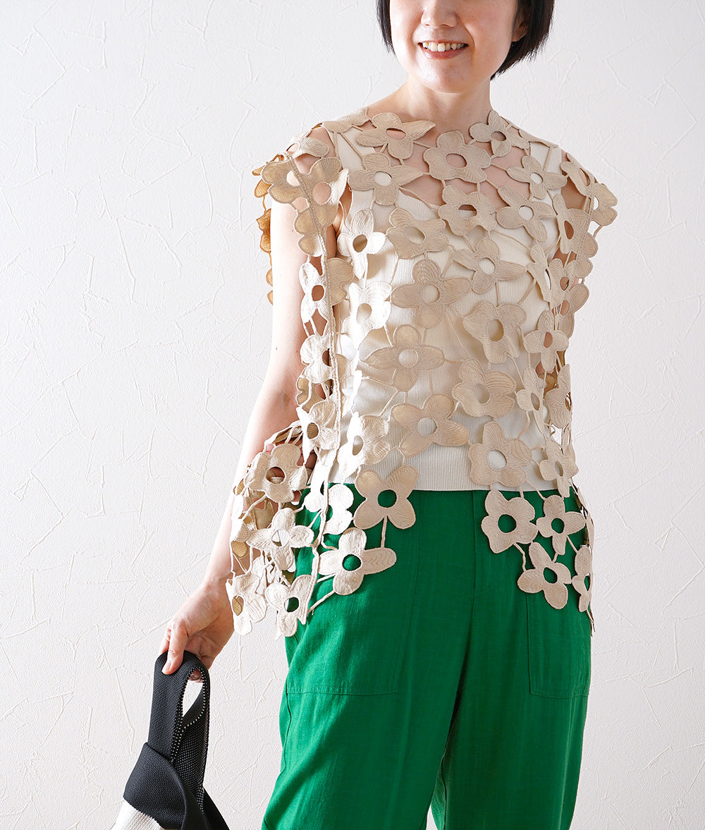 Race vest with a row of flowers