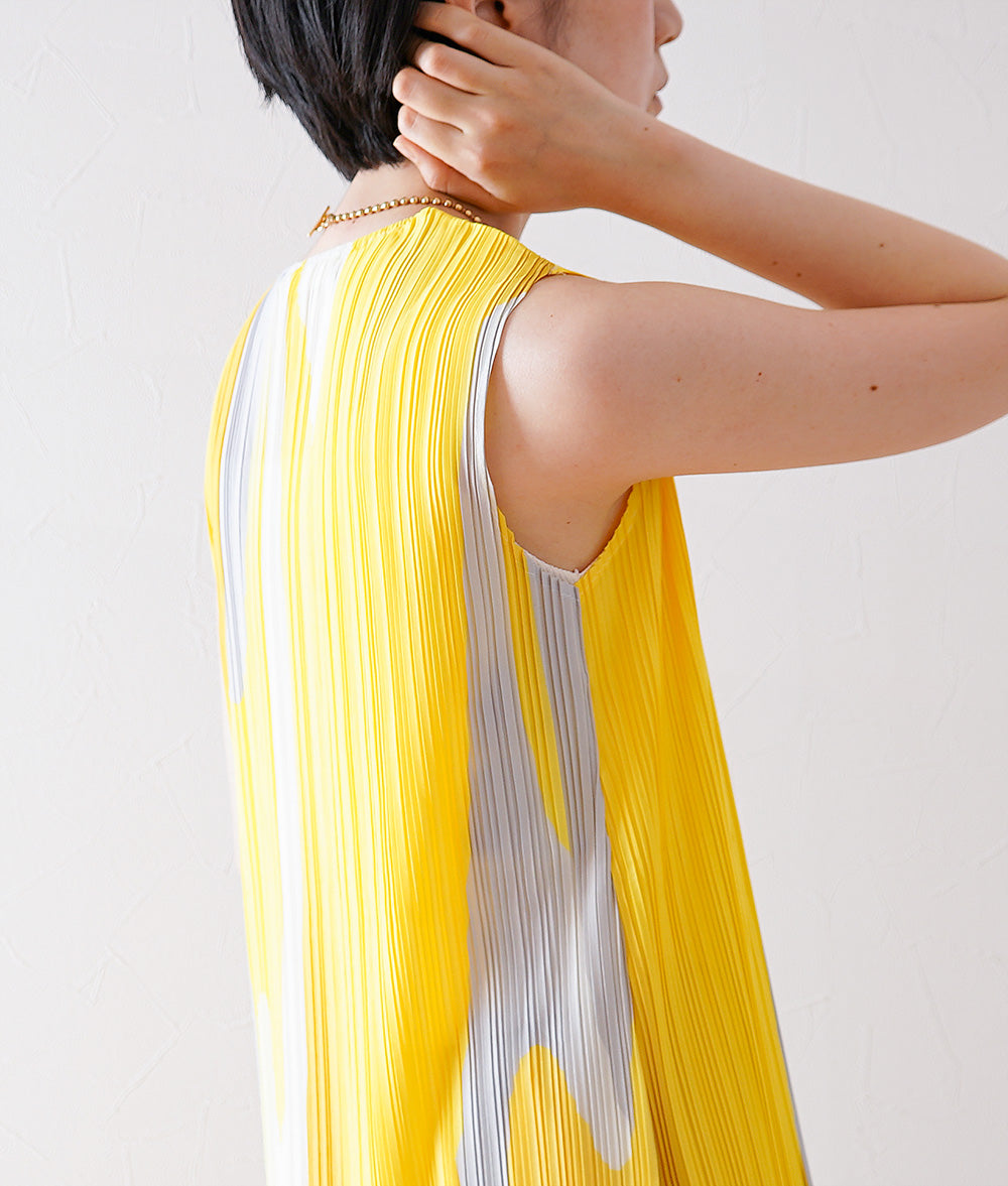 Lemon gradation dress with graphic pattern