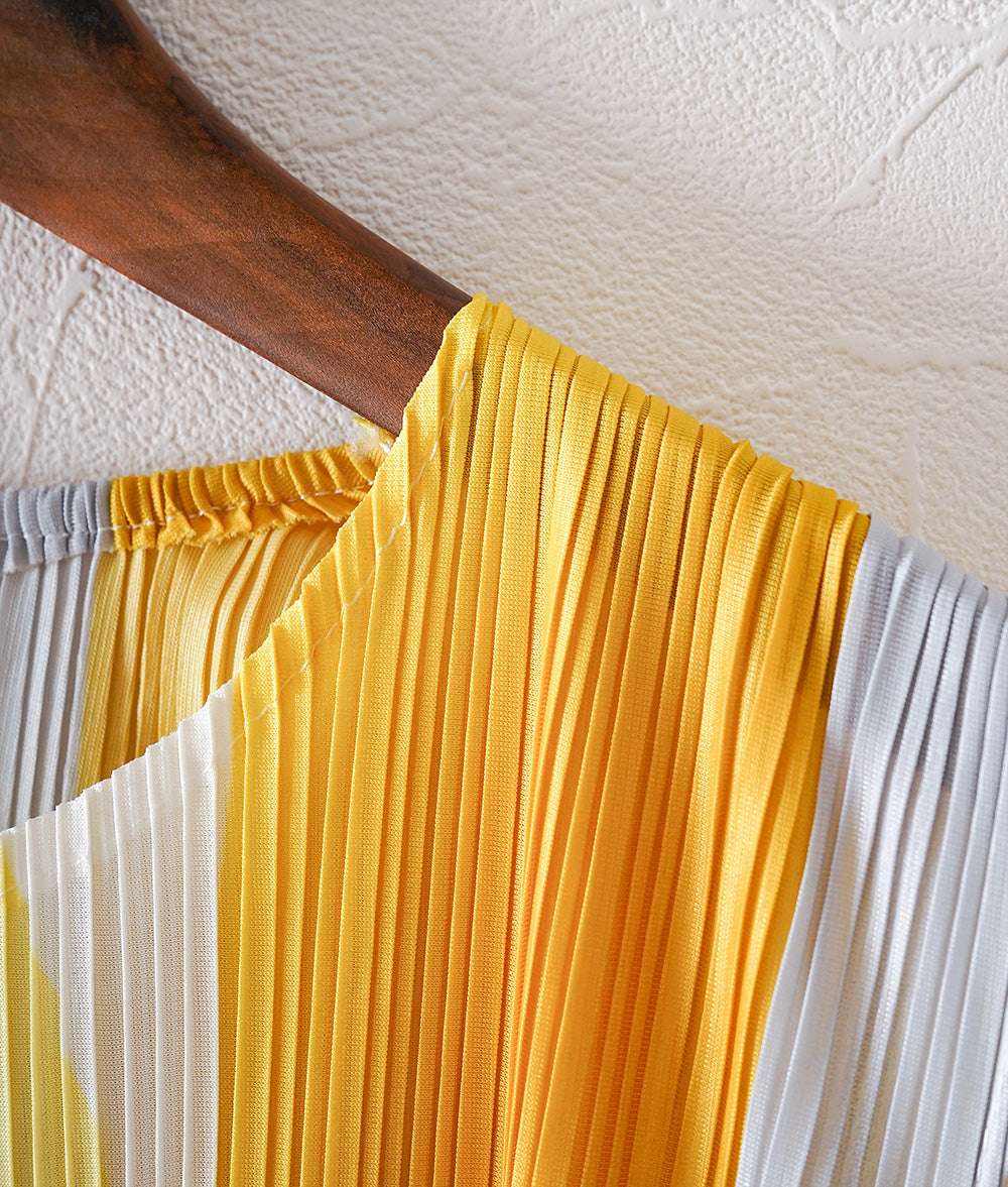 Lemon gradation dress with graphic pattern
