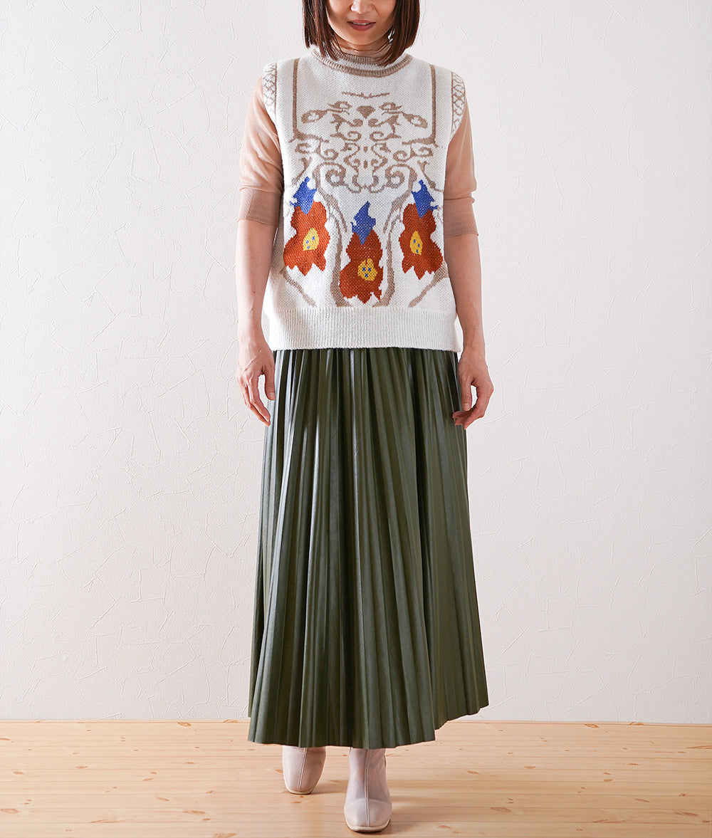 Geometric jacquard knit vest