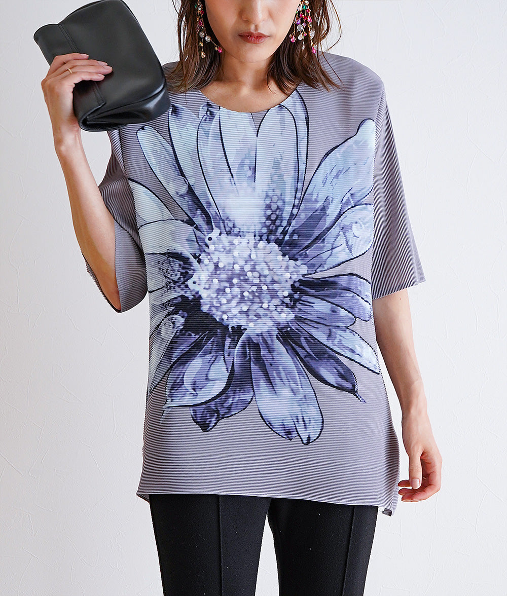 Sunflower pattern pleated blouse