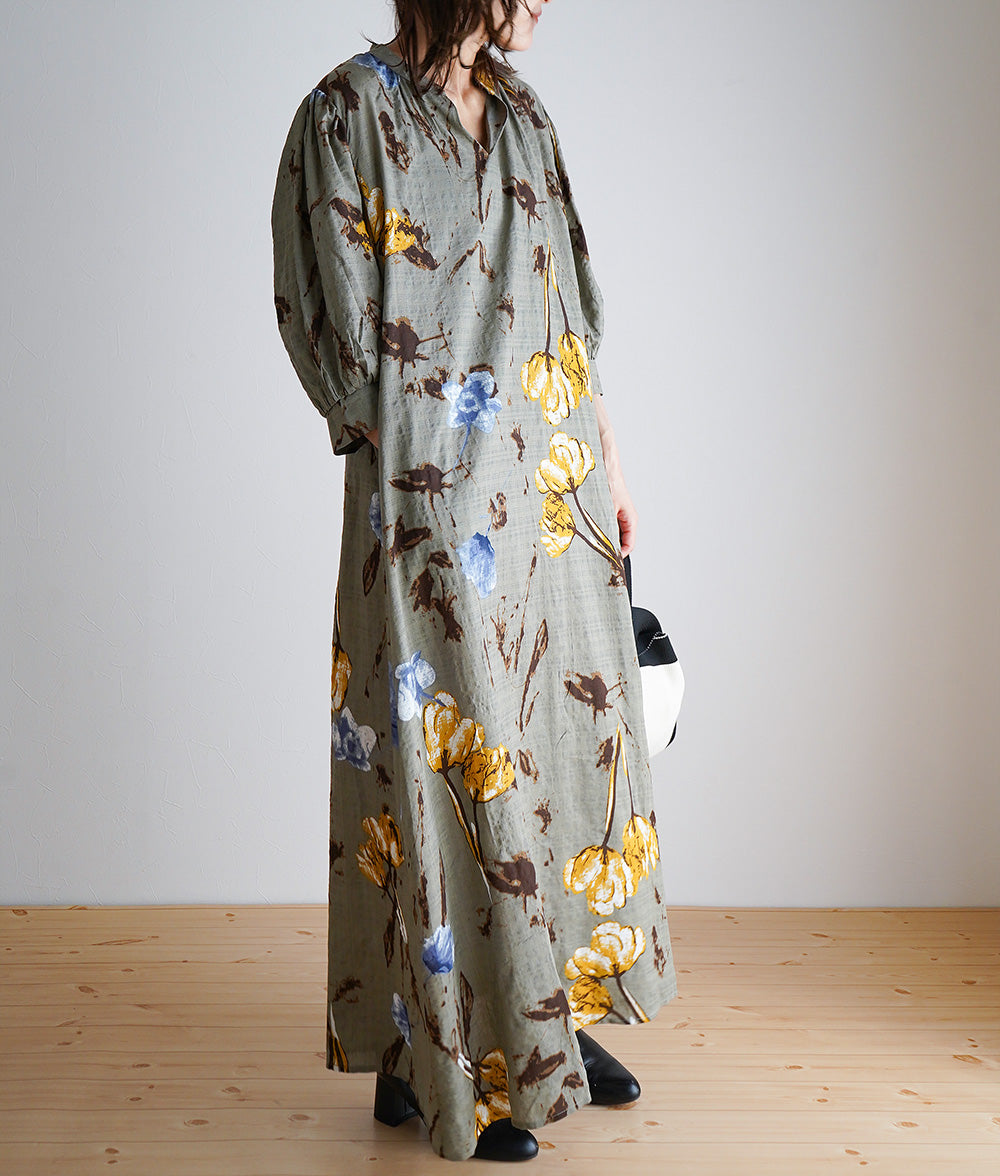 Green long dress with flower pattern