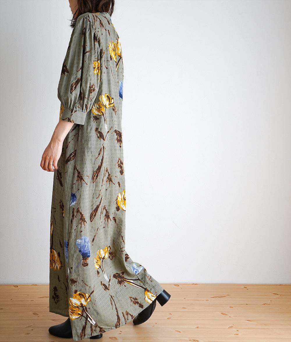 Green long dress with flower pattern
