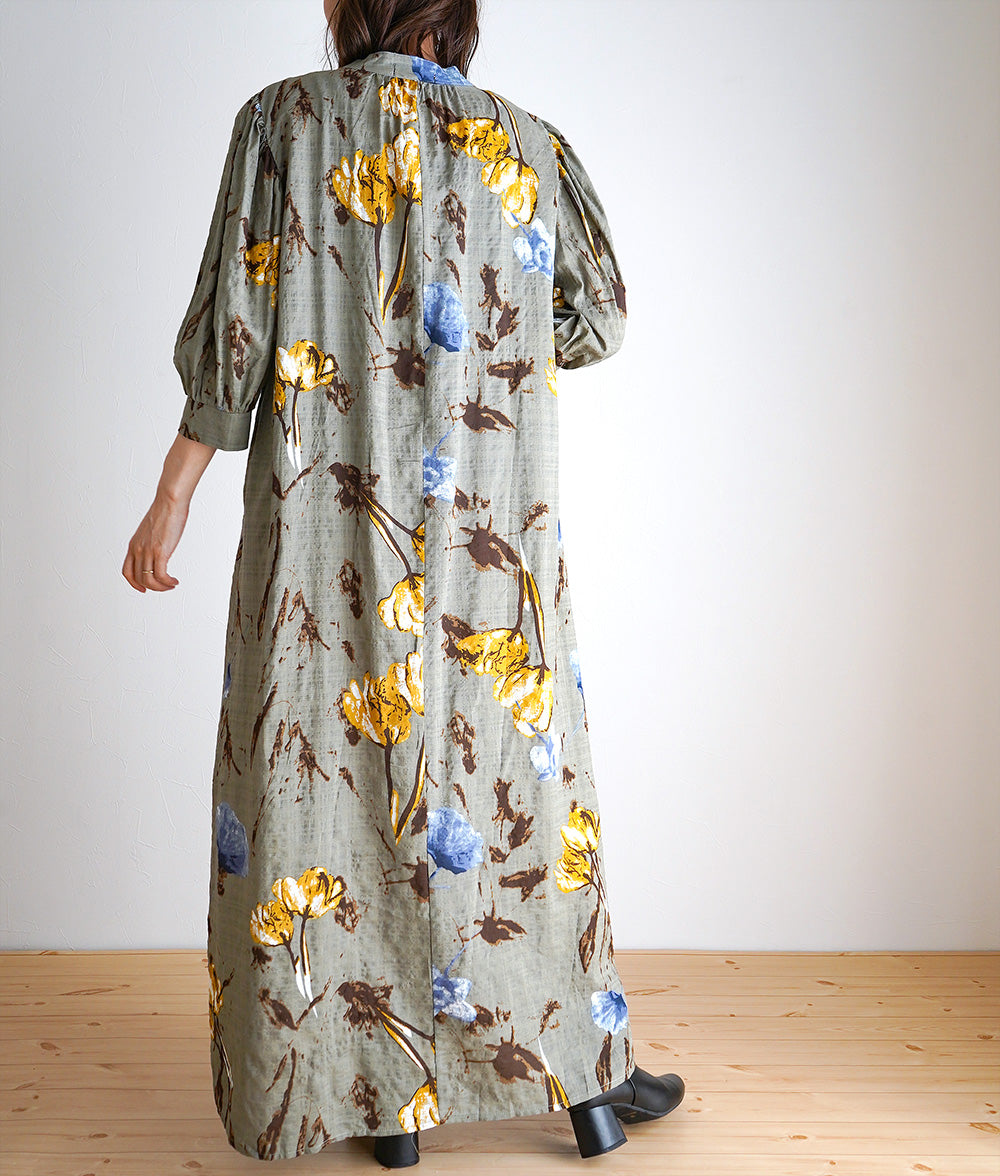 Green long dress with flower pattern