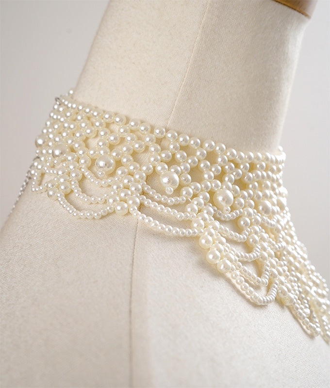 Chandelier-like pearl necklace