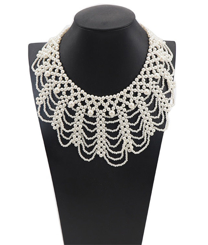 Chandelier-like pearl necklace