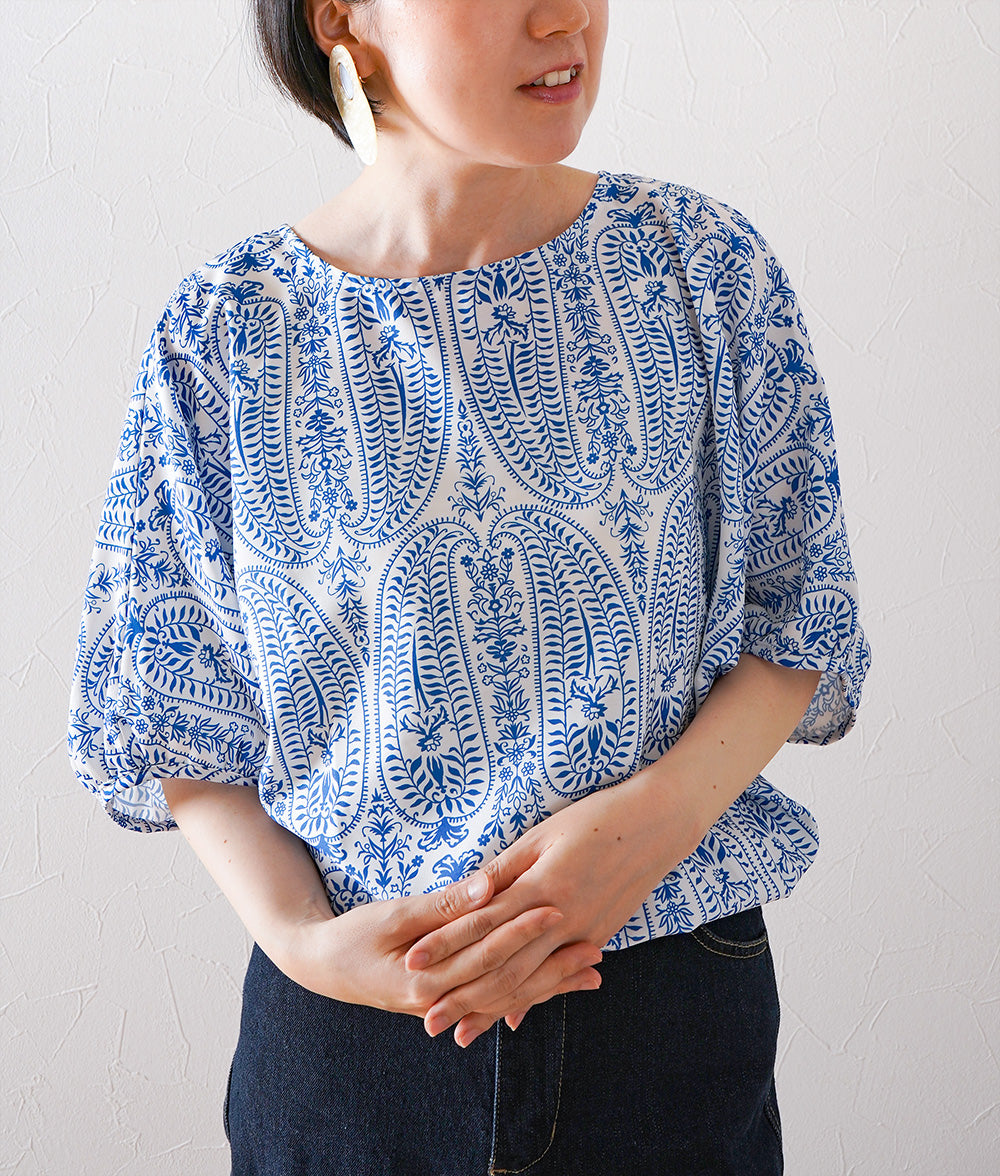 Blouse with ribbon and paisley pattern