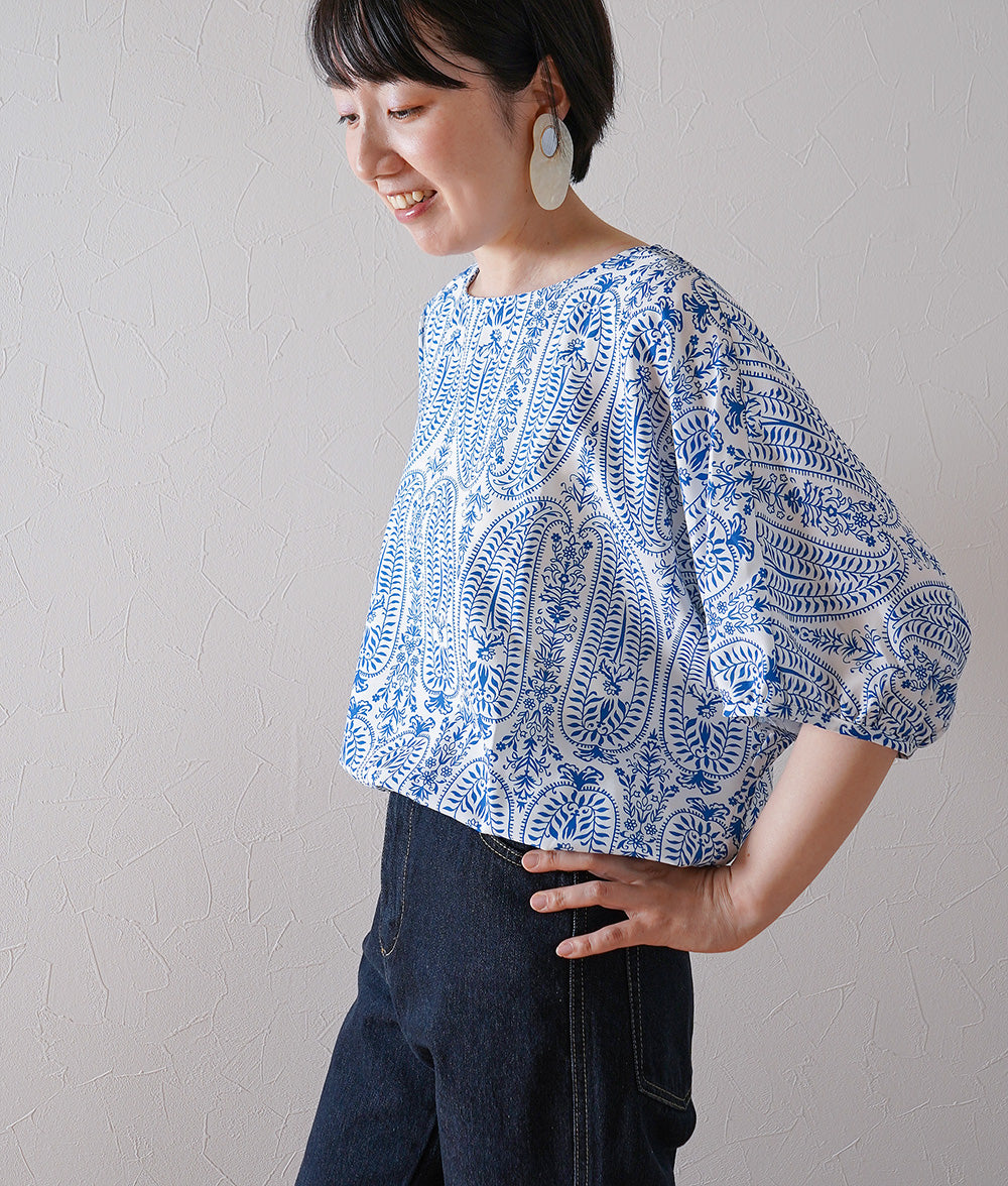 Blouse with ribbon and paisley pattern