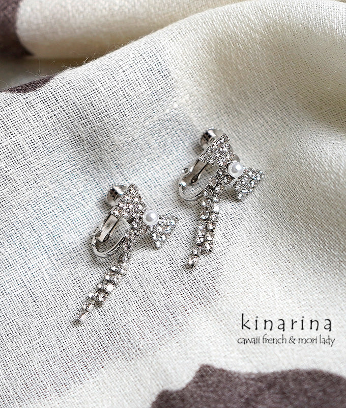 kinarina(きなりな)の一粒パールとラインストーンのリボンイヤリング