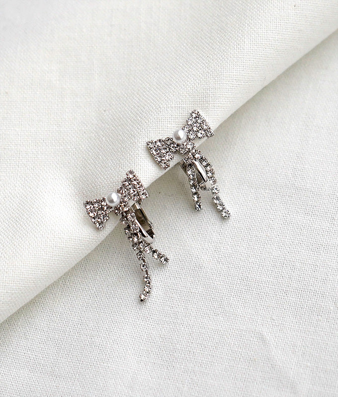 Ribbon with pearl earrings