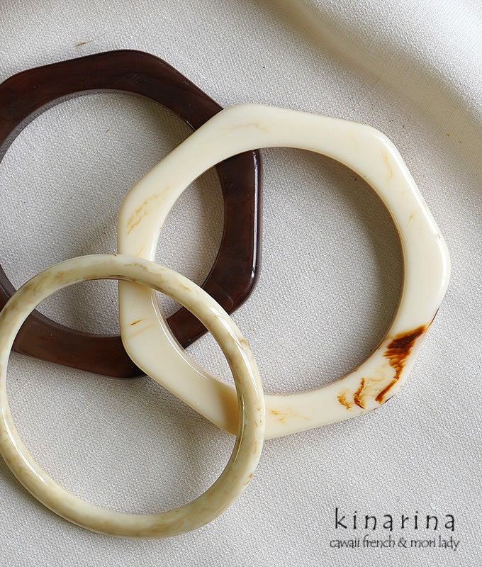 kinarina(きなりな)のマーブル模様のバングル