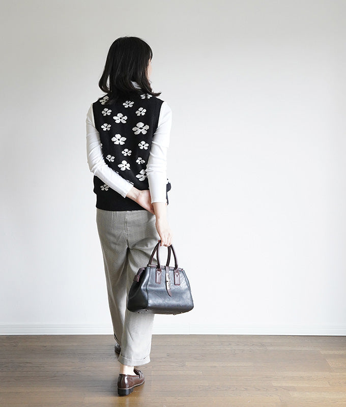 White flower knit vest