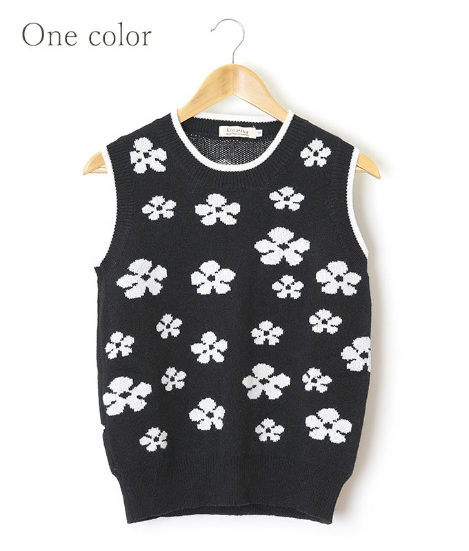 White flower knit vest