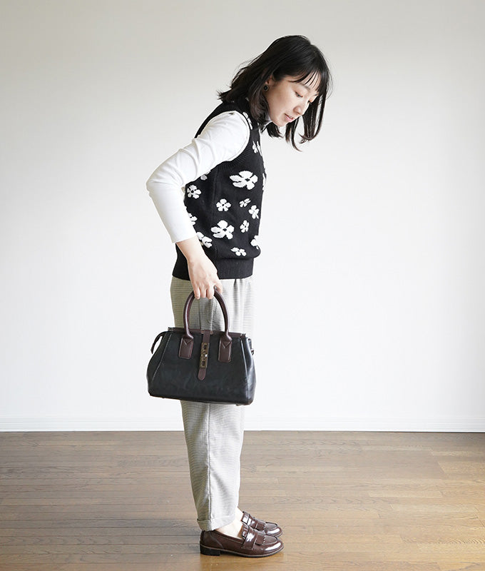 White flower knit vest