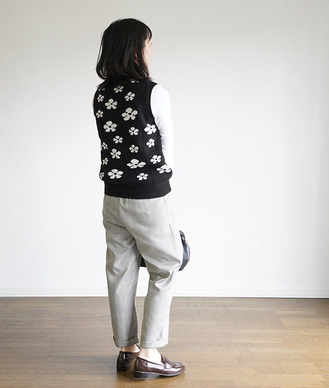 White flower knit vest
