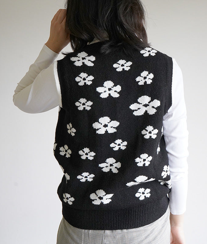 White flower knit vest