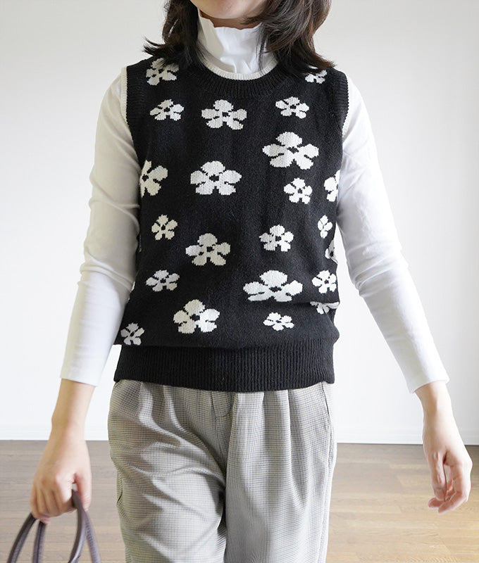 White flower knit vest