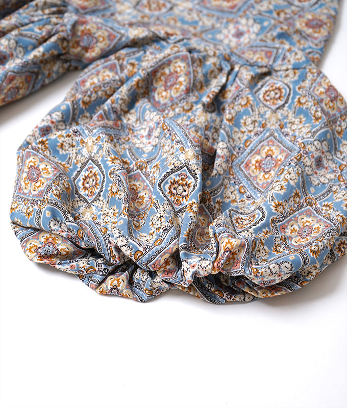 Arabesque pattern balloon sleeve dress