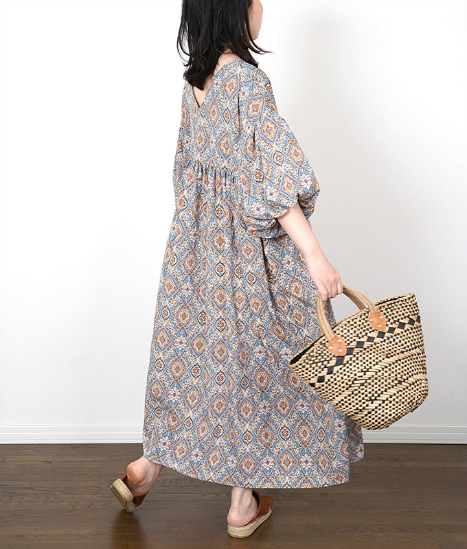 Arabesque pattern balloon sleeve dress