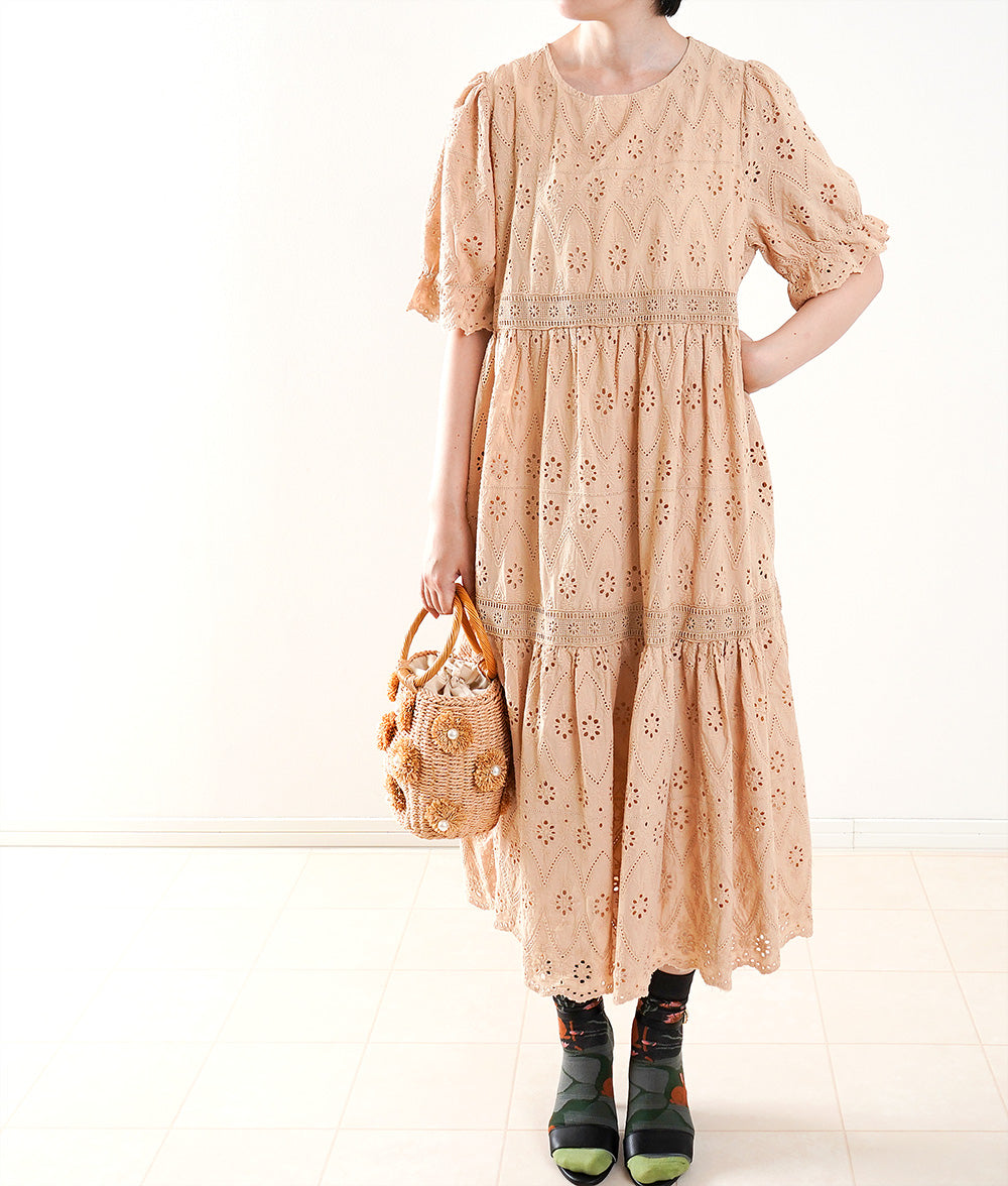 Pompoms pearl raffia palm bag