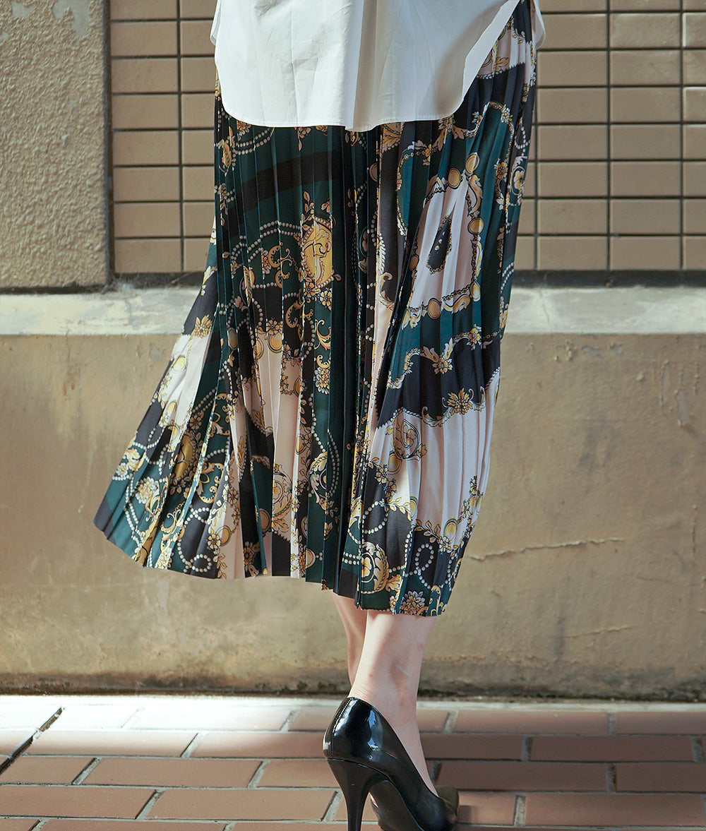 Pleated skirt like wearing a scarf