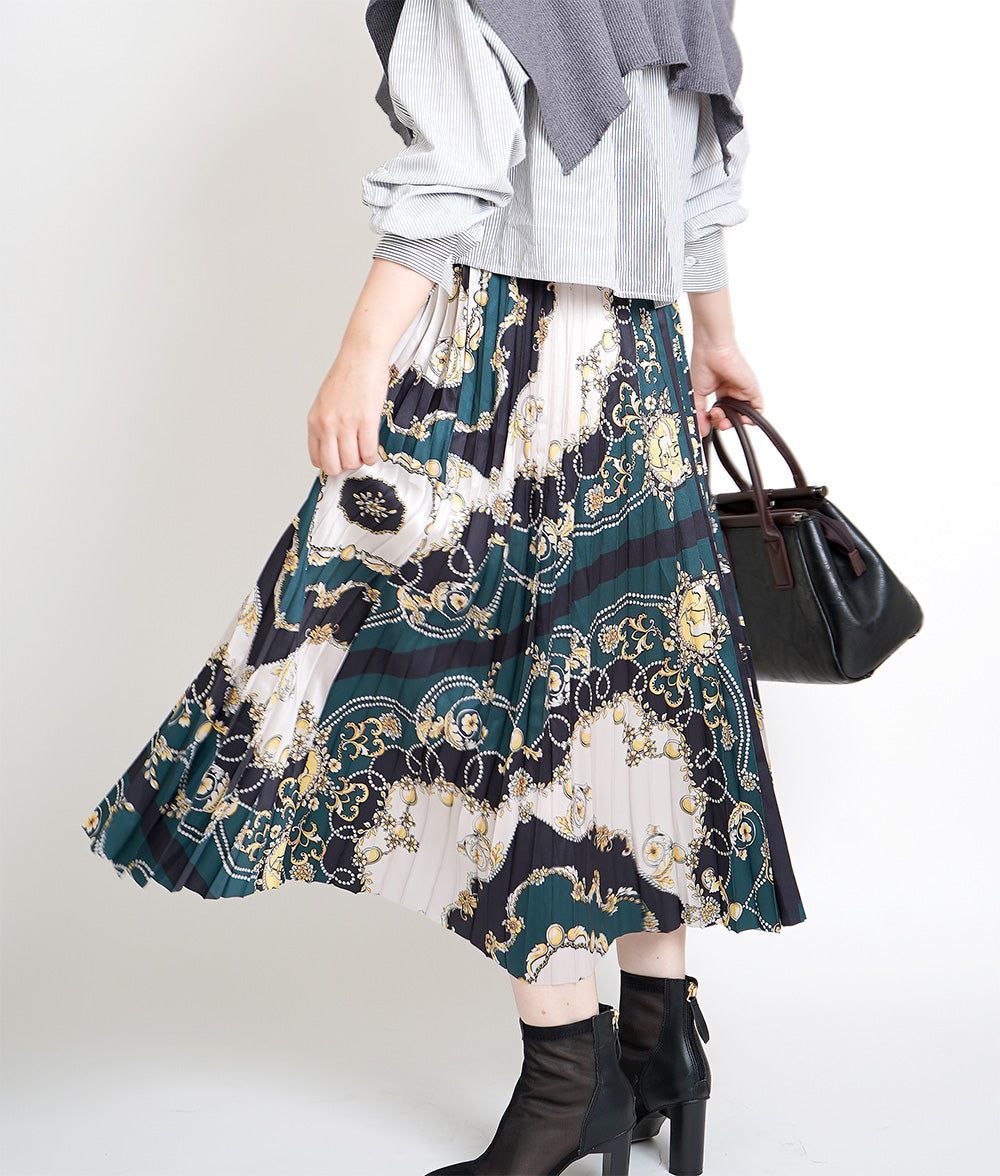 Pleated skirt like wearing a scarf