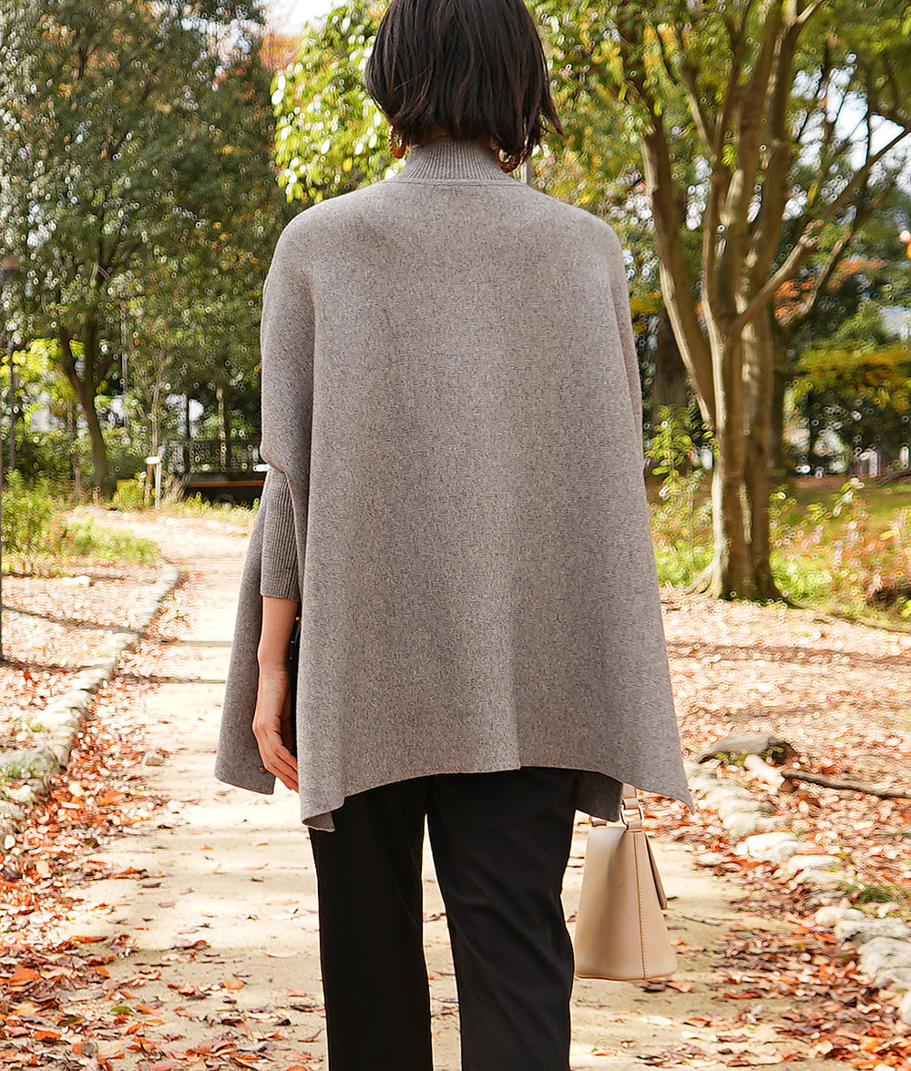 Glittering studs and crochet dolman knit