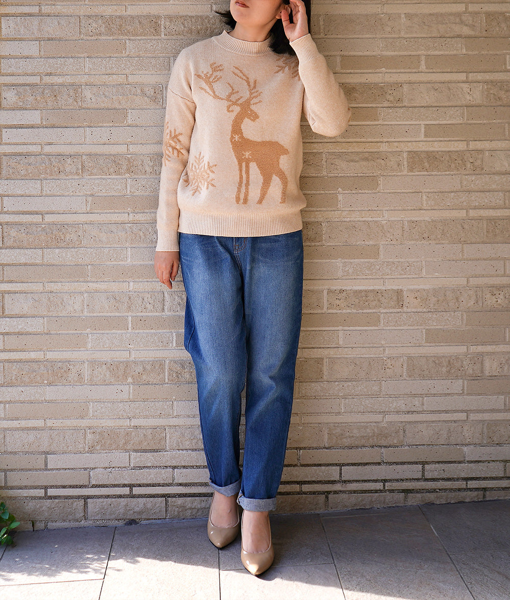 Fluffy reindeer and snowflake knit