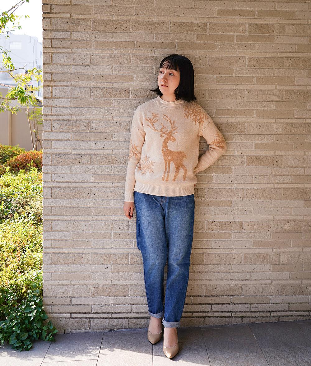 Fluffy reindeer and snowflake knit