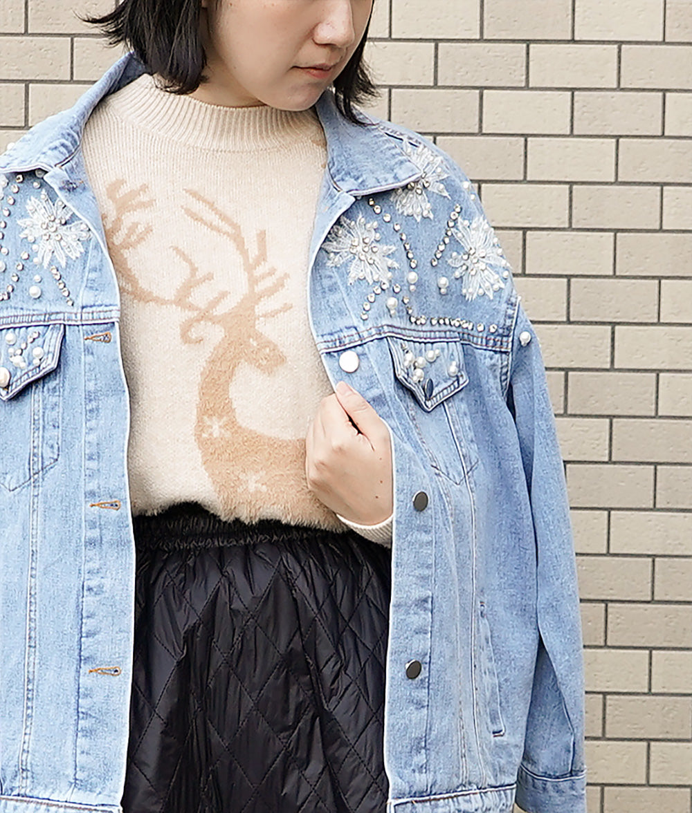 Fluffy reindeer and snowflake knit