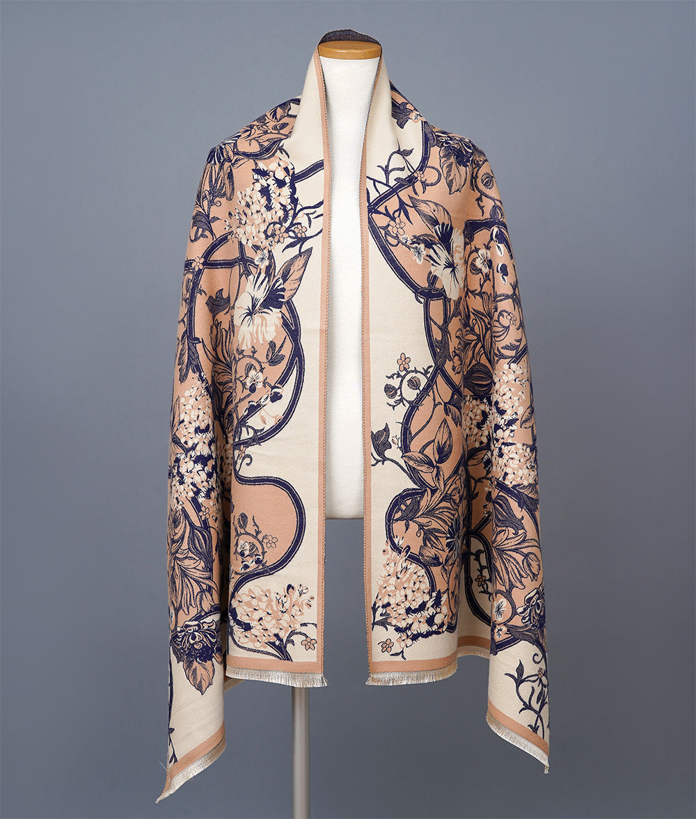 Flowing flower pattern stall