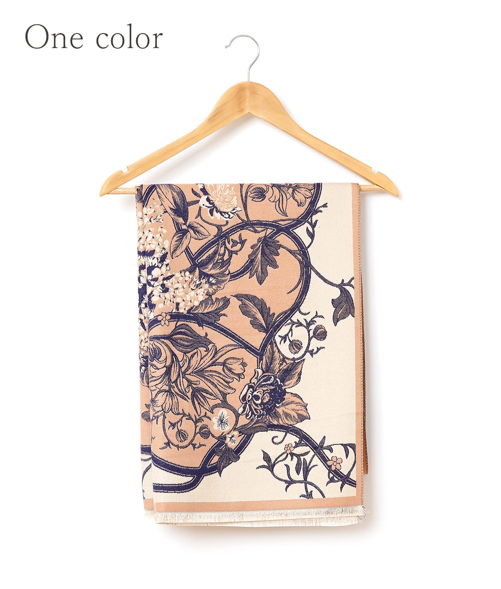 Flowing flower pattern stall