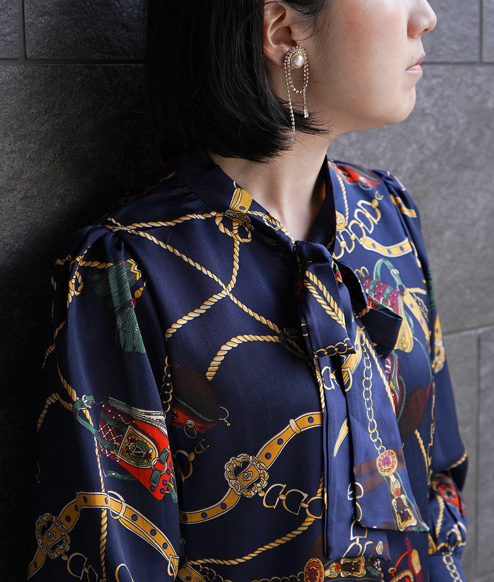 【SALE】Scarf pattern bowtie navy blouse
