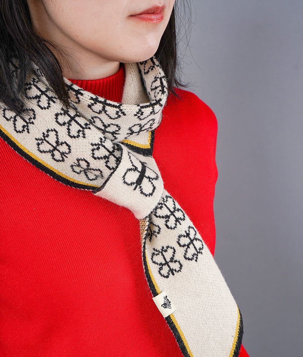 Butterfly pattern knit muffler