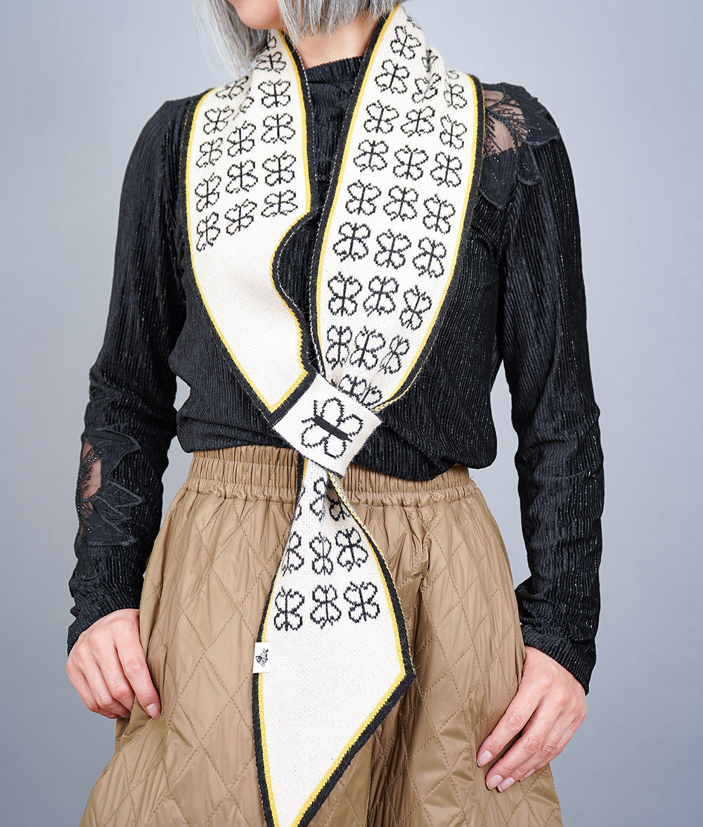 Butterfly pattern knit muffler