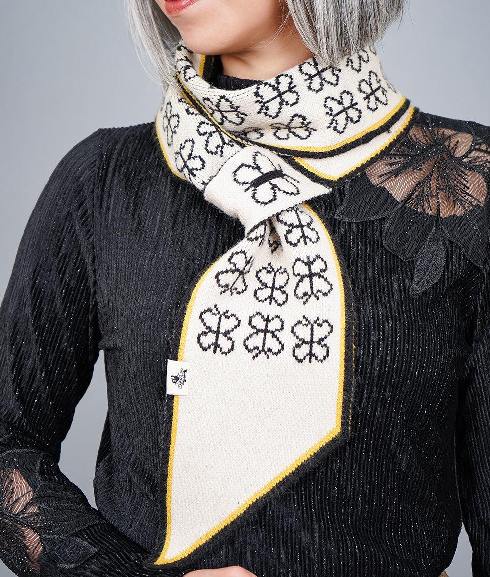 Butterfly pattern knit muffler
