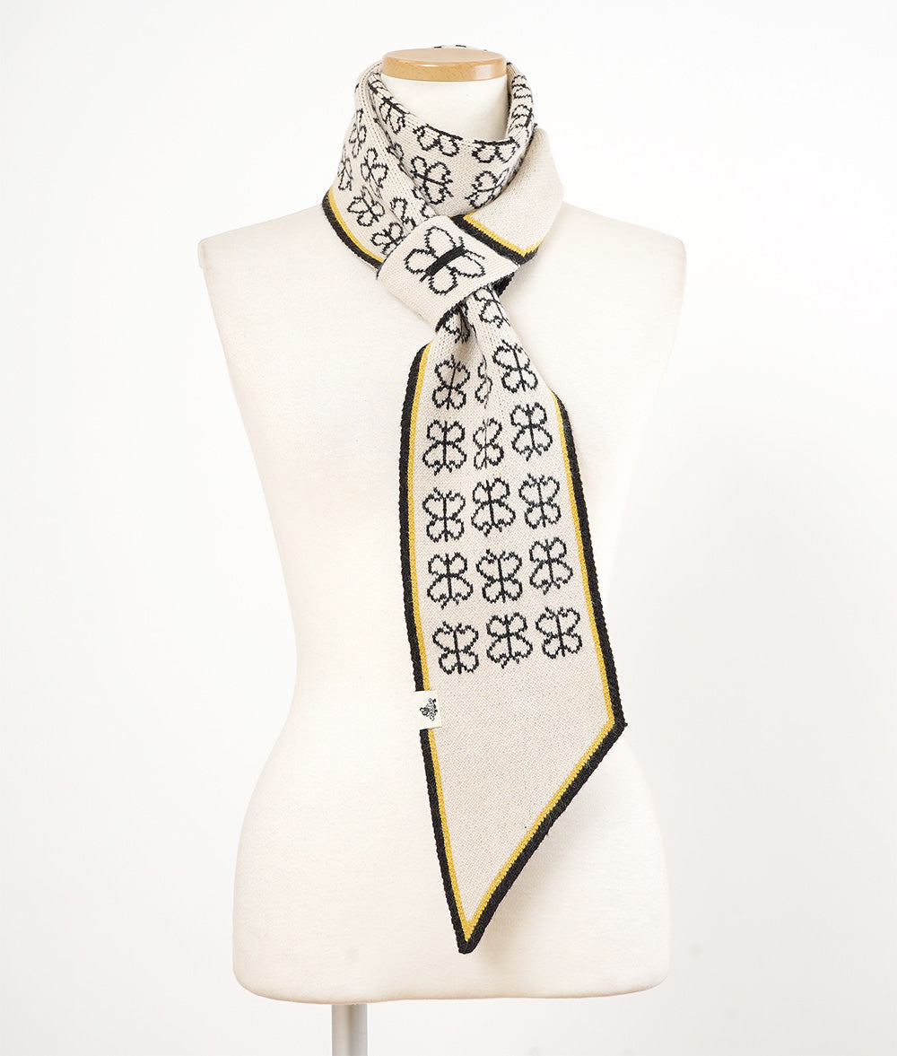 Butterfly pattern knit muffler