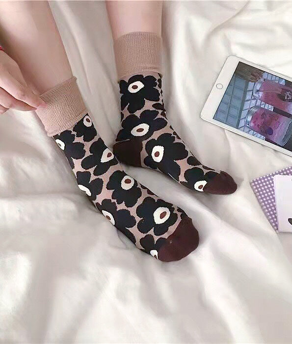 Playful art flower middle length socks