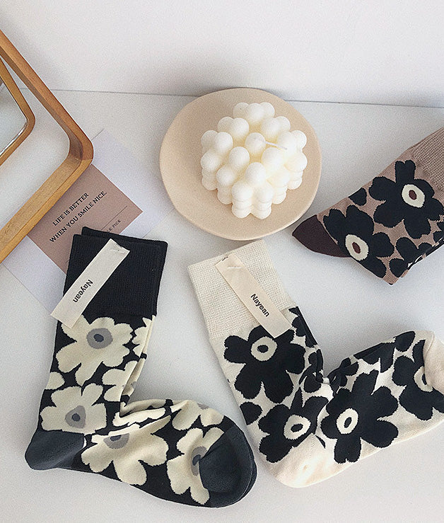 Playful art flower middle length socks