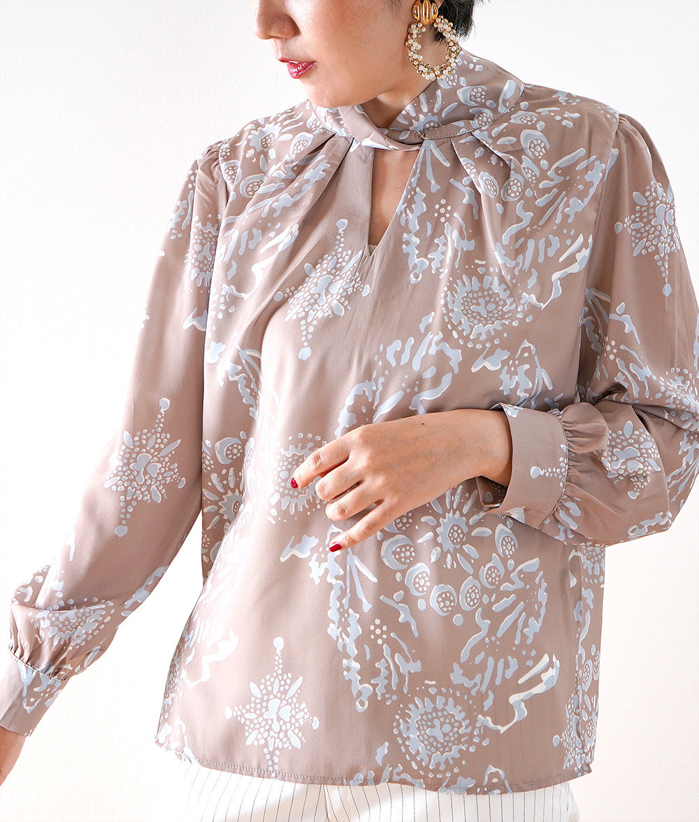【SALE】Water pattern blouse with twisted collar