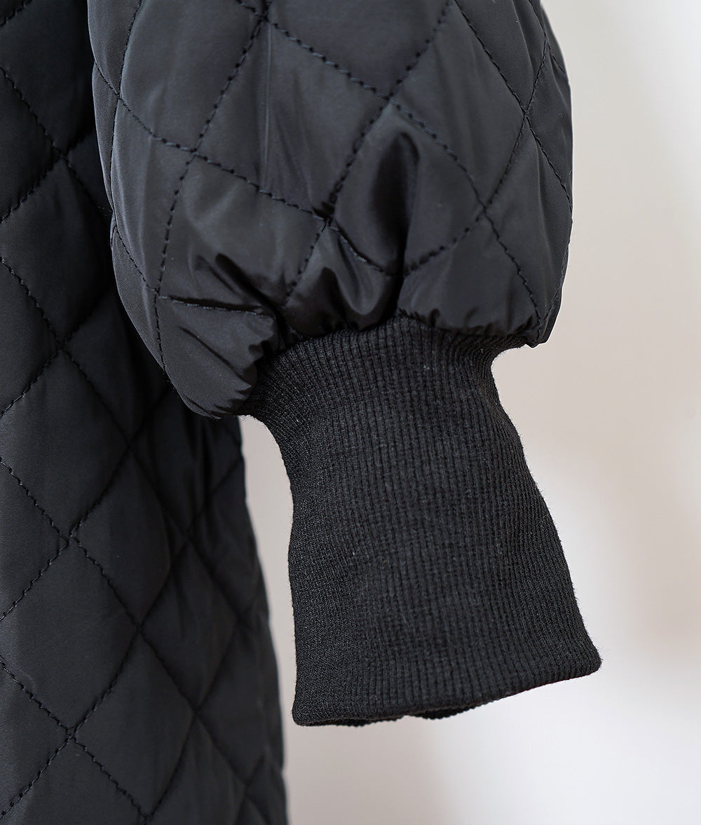 Frill quilted dress that charms you in black