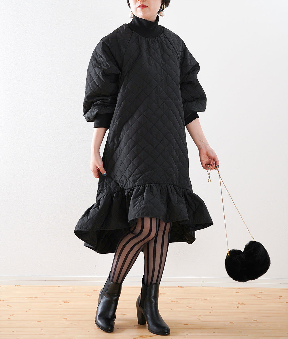 Frill quilted dress that charms you in black