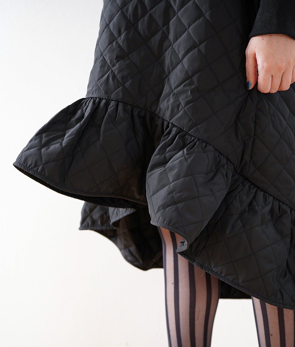Frill quilted dress that charms you in black