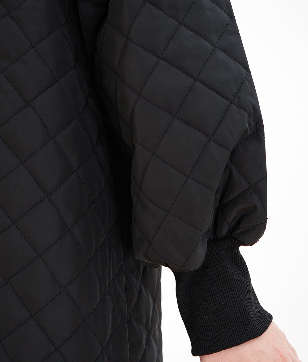 Frill quilted dress that charms you in black