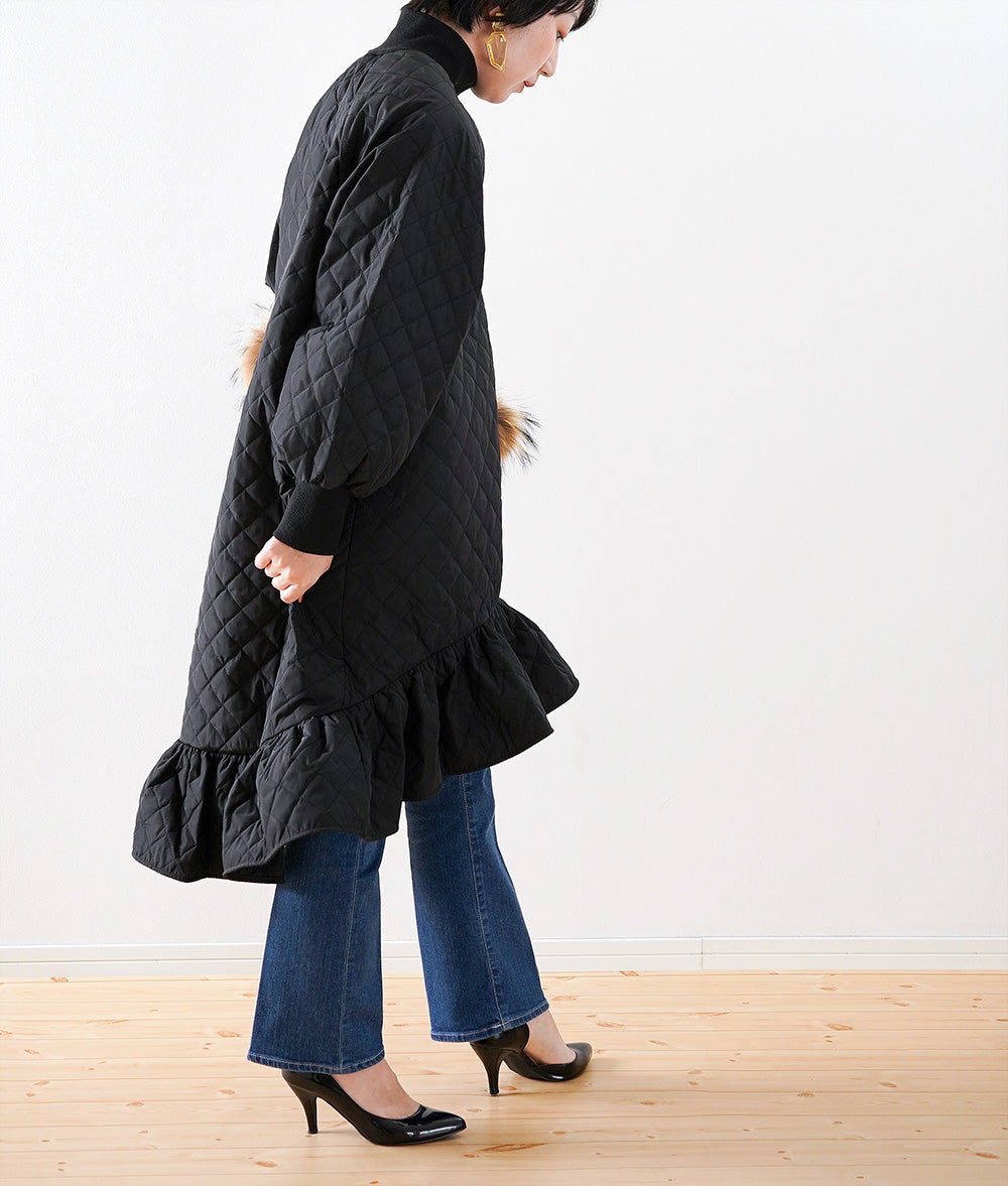 Frill quilted dress that charms you in black