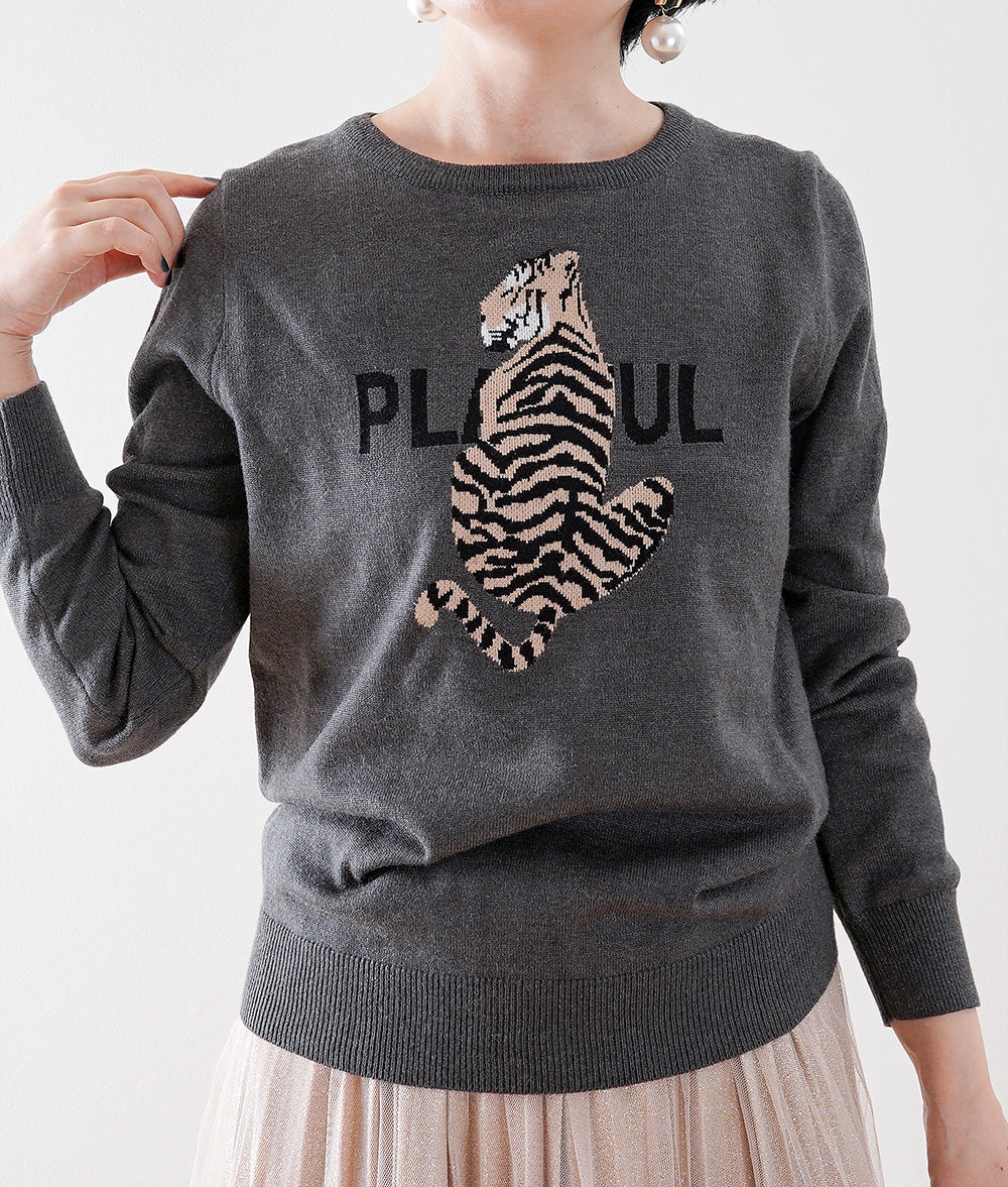 Jacquard knit of the tiger that a back figure shines in
