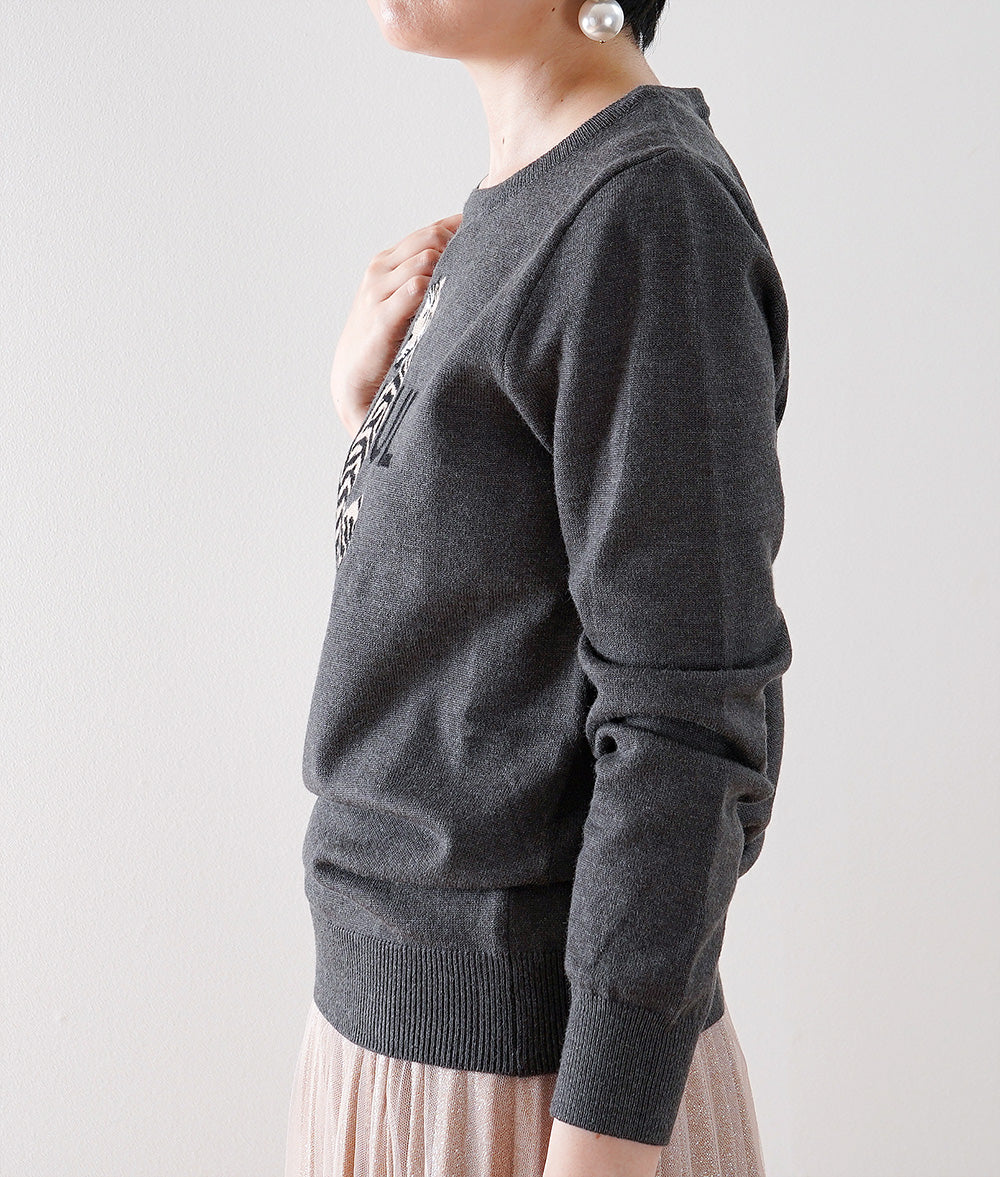 Jacquard knit of the tiger that a back figure shines in