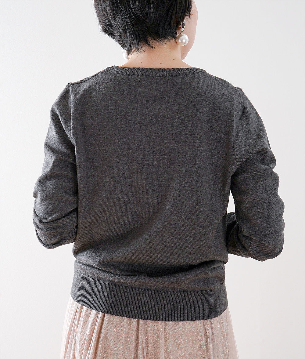 Jacquard knit of the tiger that a back figure shines in