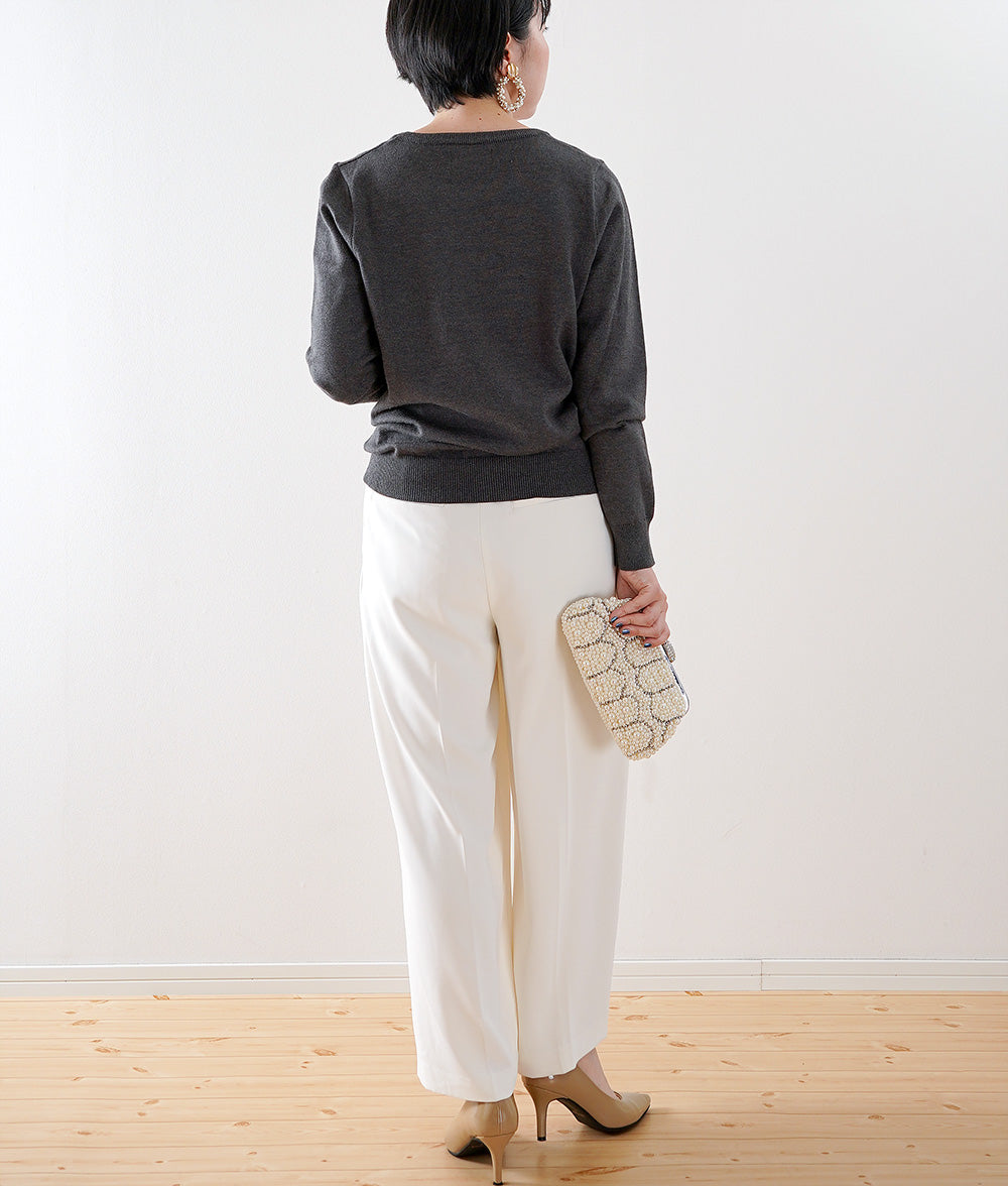 Jacquard knit of the tiger that a back figure shines in